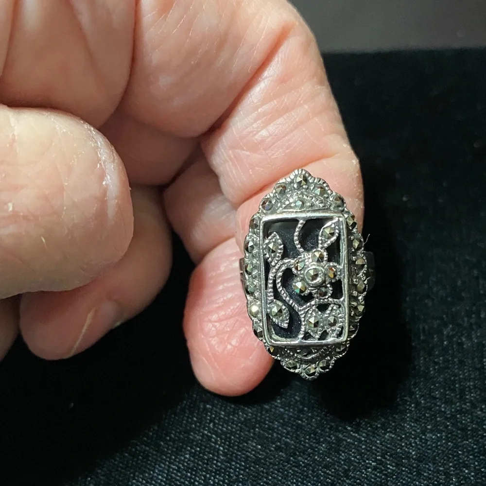 Vintage 925 MR sterling silver onyx gemstone marcasite Floral Ring